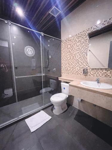 Bilik mandi di Hotel Punta Arena Spa Boutique