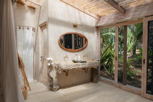 a bathroom with a sink and a mirror at La Fragata in Vichayito