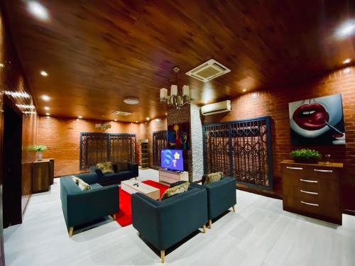 Gambar di galeri bagi JLA Homes Ltd di Danfa