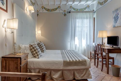 Cama ou camas em um quarto em BORGO SAN QUIRICO D'ORCIA B&B - Capitano Collection - Albergo diffuso