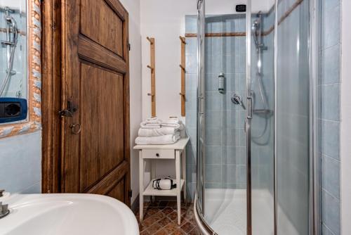 Um banheiro em BORGO SAN QUIRICO D'ORCIA B&B - Capitano Collection - Albergo diffuso