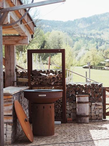 a bathroom sink sitting next to a pile of wood at Chalupa Malá Venkovanka se saunou a bazénem in Božanov