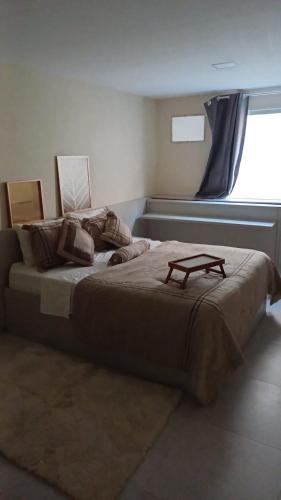a large bed in a room with a window at Lofts HOME Cabo Frio in Cabo Frio