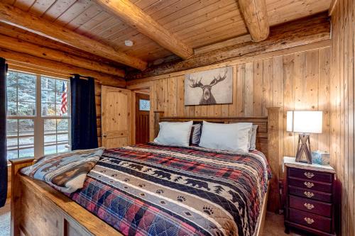 Postel nebo postele na pokoji v ubytování Dei's Place