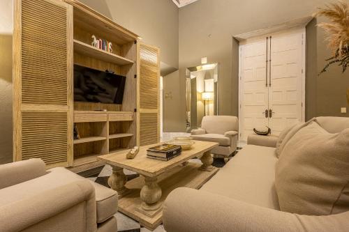 a living room with a couch and a table at Hotel Casa del Gobernador in Cartagena de Indias