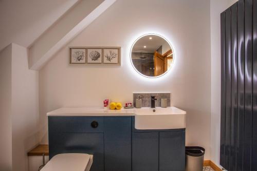 a bathroom with a sink and a mirror at Driftwood in Pollachar