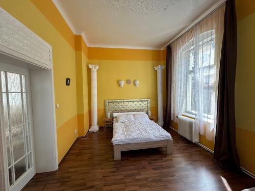 Postel nebo postele na pokoji v ubytování Schloss Ambras