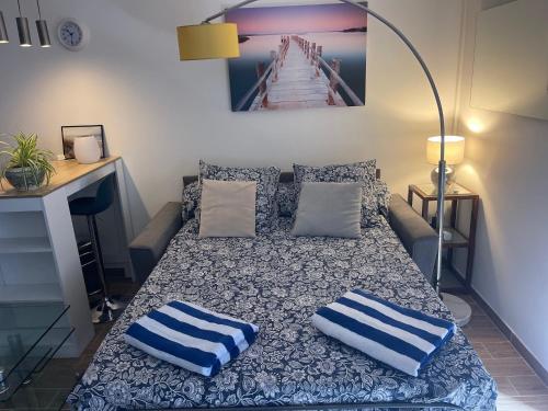 Joli studio vue mer, piscine, Tennis, Parking