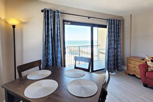 Posezení v ubytování Sunglow Resort Condo Unit 701