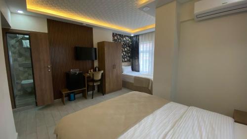 Säng eller sängar i ett rum på Marmara Sahil Otel