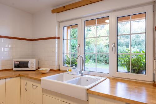 Kuchyň nebo kuchyňský kout v ubytování APARTAMENTOS OLGA
