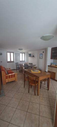a living room with a table and chairs at ALBERGO DIFFUSO ORNICA NEL CUORE in Ornica