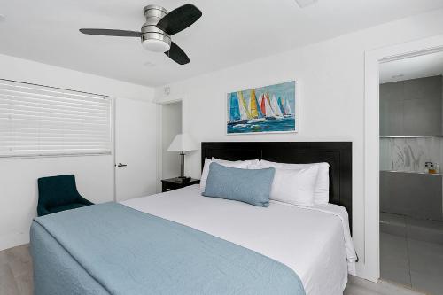 a bedroom with a bed and a ceiling fan at Blue Sky in Hollywood