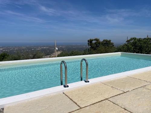 Bazén v ubytování Trulli Belvedere di Puglia nebo v jeho okolí