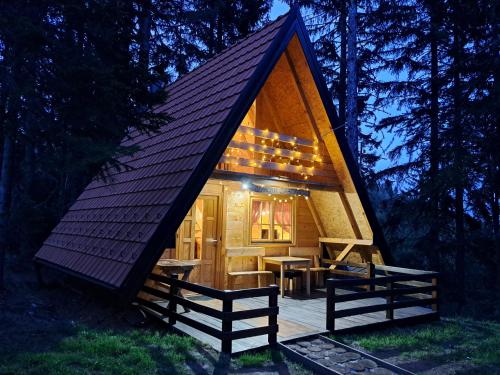 a small cabin with a roof in the woods at Vikendica Šumski Dragulj in Bajina Bašta