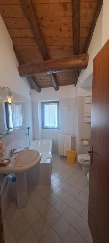 a bathroom with a sink and a tub and a toilet at ALBERGO DIFFUSO ORNICA NEL CUORE in Ornica