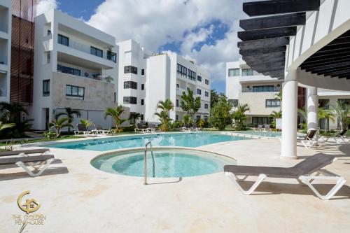 Golden Penthouse by Amar'e