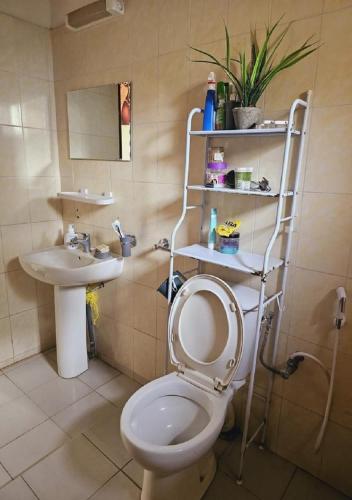 a bathroom with a toilet and a sink at MAISON MOUnADJA in Dakar