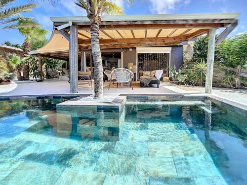 Villa Les Sucriers sea view swimming pool open-air atmospher