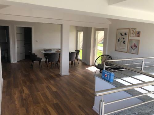 a living room with a bed and a dining room at Apartment Vuleta Deluxe Extra groß in Prijedor