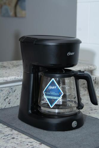 a black coffee maker sitting on a counter at Casa estilo cabaña “Villa Sol” en Alto Boquete in Boquete