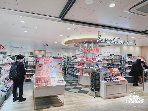 a person is standing in a store at Momo palace in Tokyo