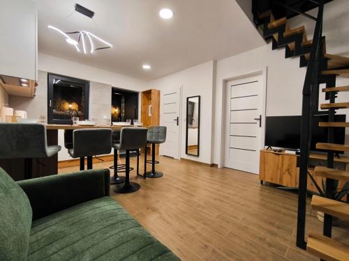 Televisyen dan/atau pusat hiburan di Apartament Izerski DOMEK z tarasem Premium