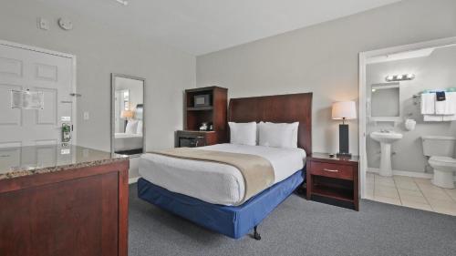 a hotel room with a bed and a bathroom at Crystal Bay Historic Hotel in St Petersburg