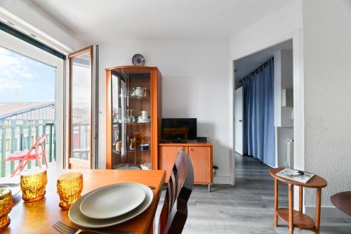 TV o dispositivi per l'intrattenimento presso Logis Hotel & Restaurant Bergeret Sport
