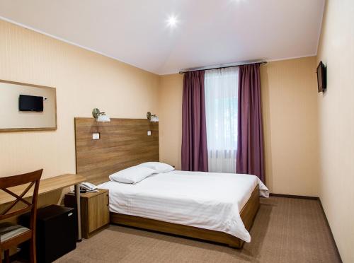 Postel nebo postele na pokoji v ubytování Hotel Krakow
