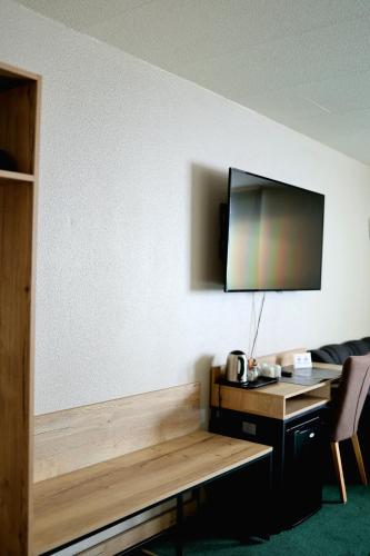 Televisyen dan/atau pusat hiburan di Hotel Hvolsvollur - Central South Iceland