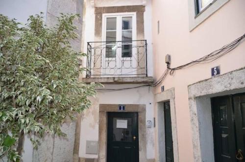 Alfama II, eco-penthouse with french balcony