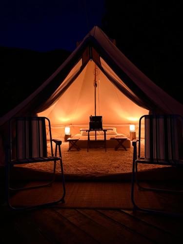 Postel nebo postele na pokoji v ubytování Tranquil Tent Retreat