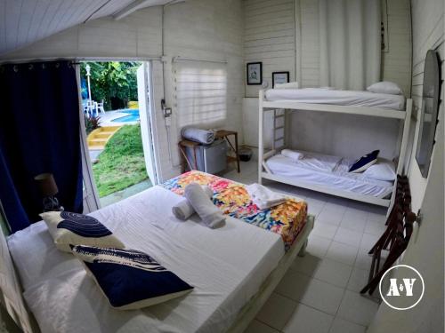 two bunk beds in a room with a window at Aqui Ahora at Villa Verde in San Andrés