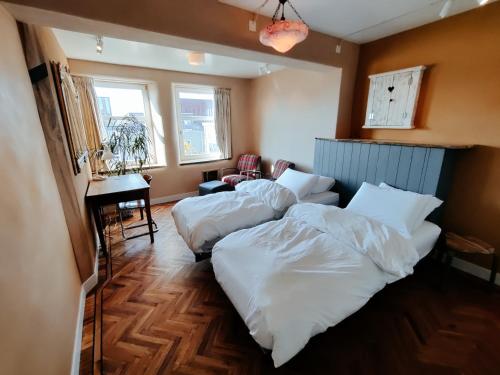 Postel nebo postele na pokoji v ubytování B&B House of Straw Amsterdam