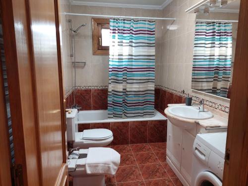 a bathroom with a toilet and a sink at Casa Rural Los Rubios in Elcarte