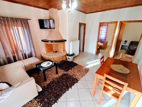 TV a/nebo společenská místnost v ubytování Onar Rustic Villa