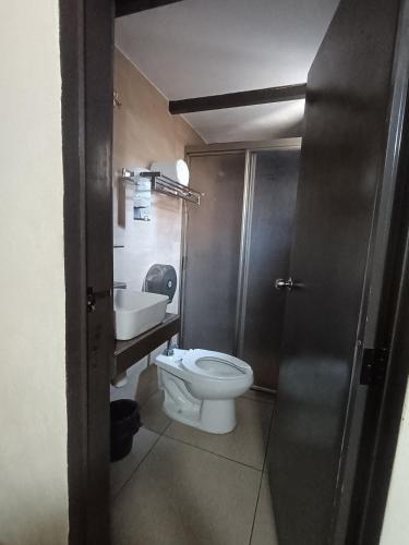 Hotel La Mercedにあるバスルーム
