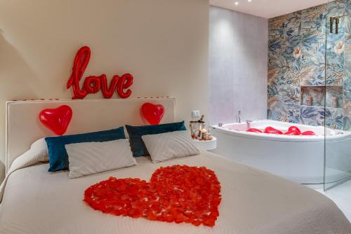 Кровать или кровати в номере !!! IDROMASSAGGIO !!! - Love Suite