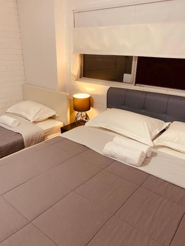 Postel nebo postele na pokoji v ubytování YnY Guest house