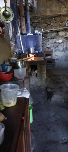 a kitchen with a stove and some pots and pans at Albergue Las Abejitas in Chancos