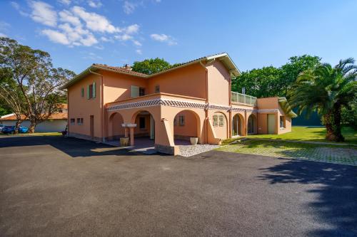 Foto Villa familiale à Biarritz, Parc privé, Pelote Basque & Boulodrome 6