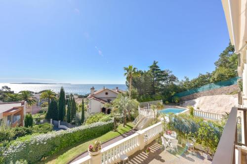 1-Br apartment calm sea view pool and parking garage