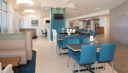 Holiday Inn Express & Suites Panama City Beach - Beachfront by IHG photo 41