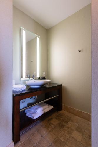 Un baño de The Centennial Hotel