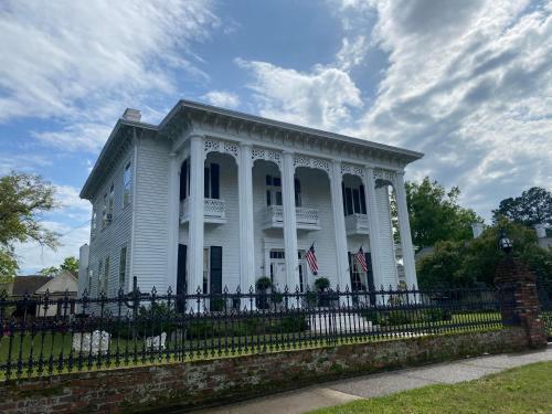 Κήπος έξω από το Shadowlawn Bed and Breakfast