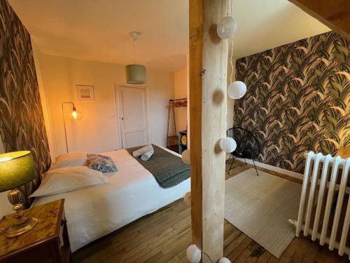 a small bedroom with a bed and a radiator at Belle villa Périgourdine avec piscine in Bergerac