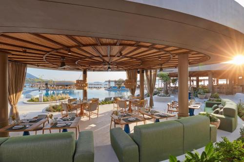 Χώρος καθιστικού στο Mandarin Oriental, Costa Navarino