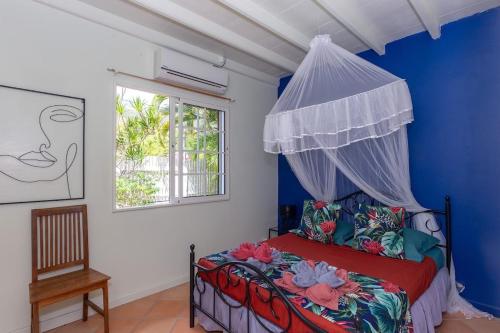 a bedroom with a bed with a canopy and a window at Villa - Le Diamant d'Aude - à 200 m de la plage in Le Diamant