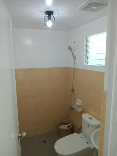 Ένα μπάνιο στο 3G's & C Calapan Transient House